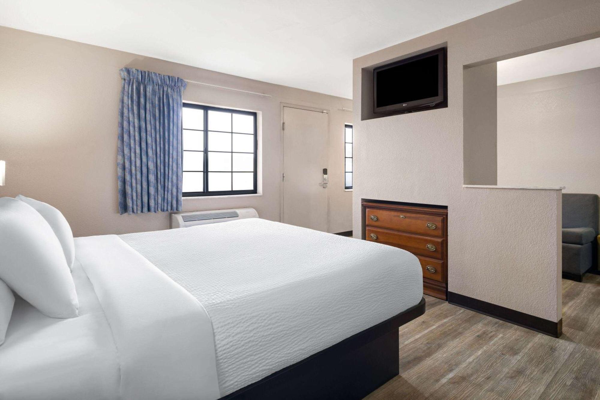 Days Inn & Suites By Wyndham Кокомо Екстер'єр фото