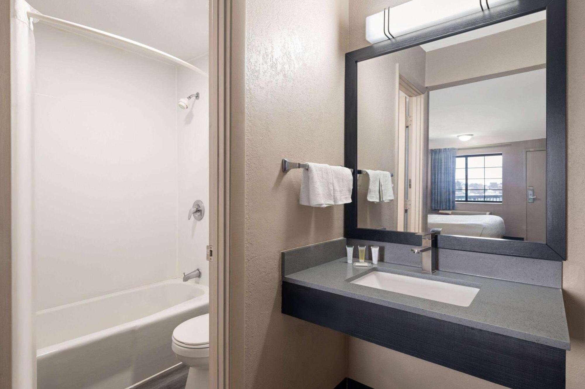 Days Inn & Suites By Wyndham Кокомо Екстер'єр фото