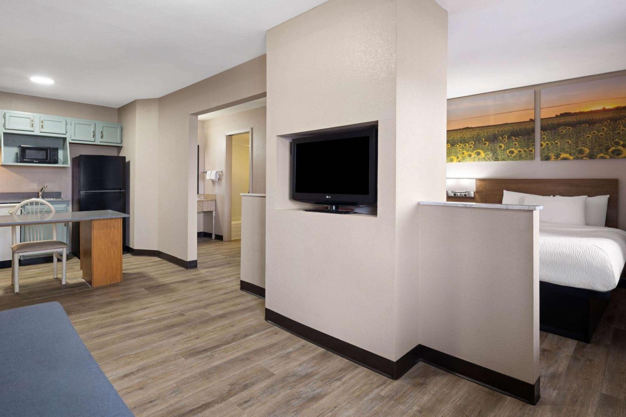 Days Inn & Suites By Wyndham Кокомо Екстер'єр фото