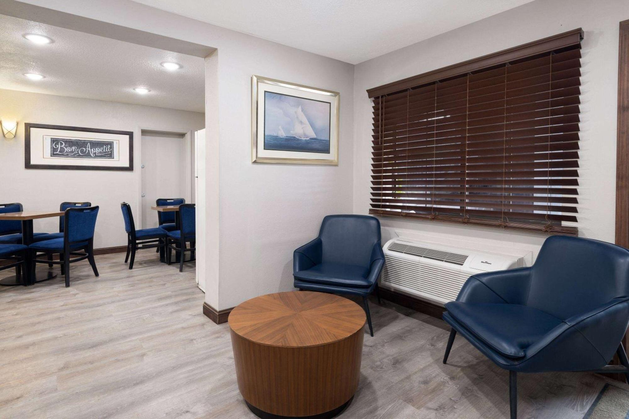 Days Inn & Suites By Wyndham Кокомо Екстер'єр фото