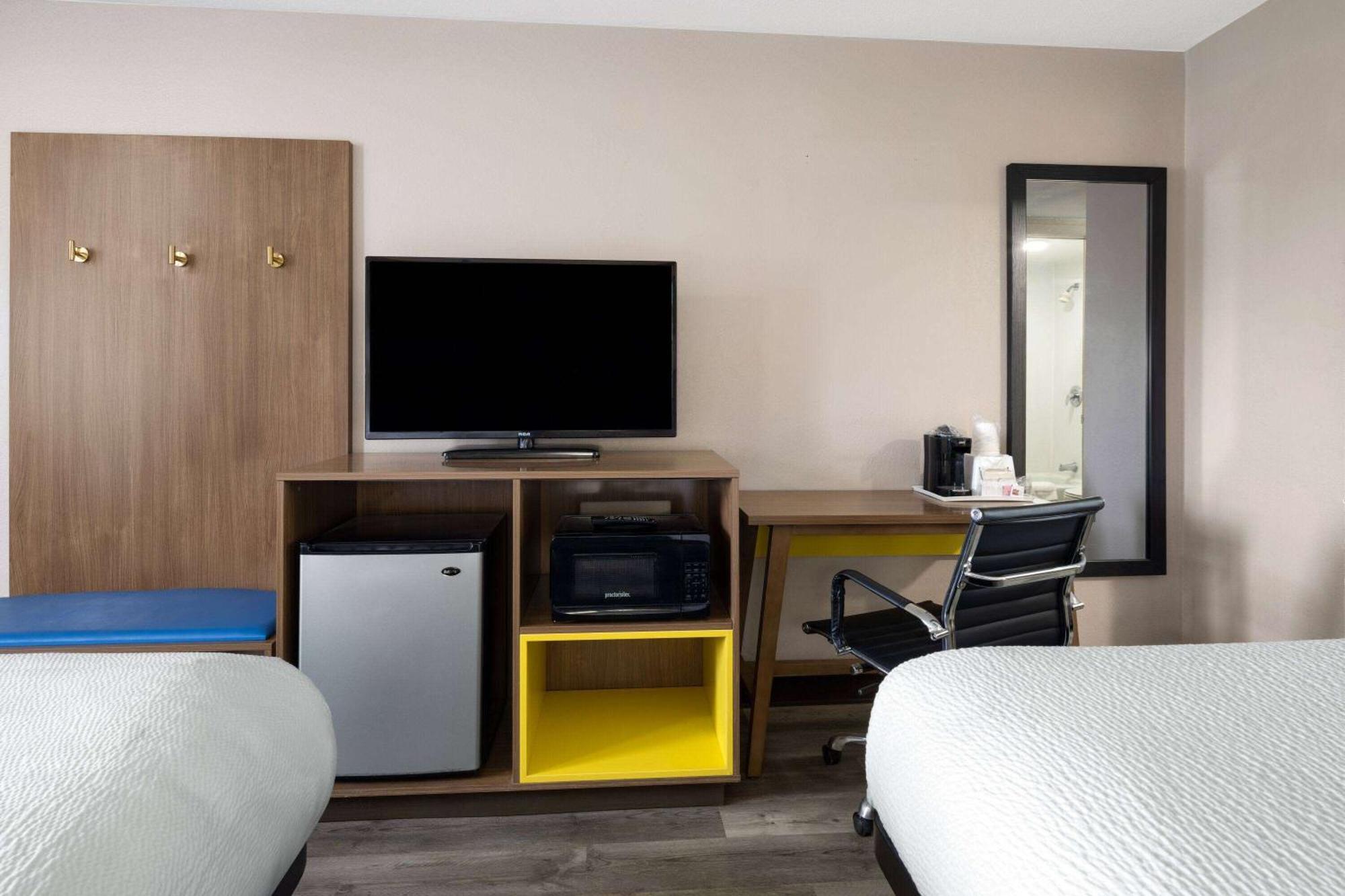 Days Inn & Suites By Wyndham Кокомо Екстер'єр фото